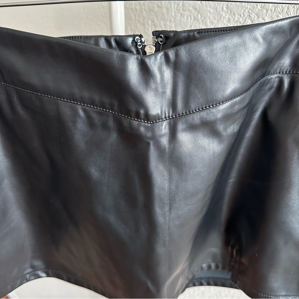 Mini Pleather Skort - Picture 3 of 4